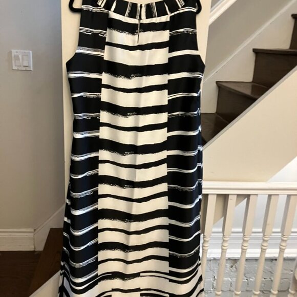 Black and White Maxi Dress - Picture 4 of 6
